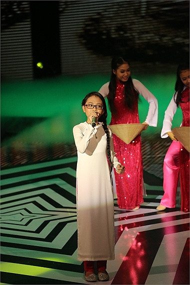 Nhưng với các giọng ca nhí, gia đình cần có phương pháp sắp xếp khoa học hơn để bên cạnh việc tham gia các show diễn thì việc trau dồi kiến thức văn hoá vẫn luôn được đảm bảo đặt lên hàng đầu