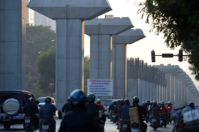 Trên tuyến đã giải phóng mặt bằng được 10km trong tổng số 13km, toàn bộ 23ha depot và 1,6ha đường dẫn vào khu depot vẫn còn 3km vướng mặt bằng nên chưa thể khoan khảo sát địa chất 