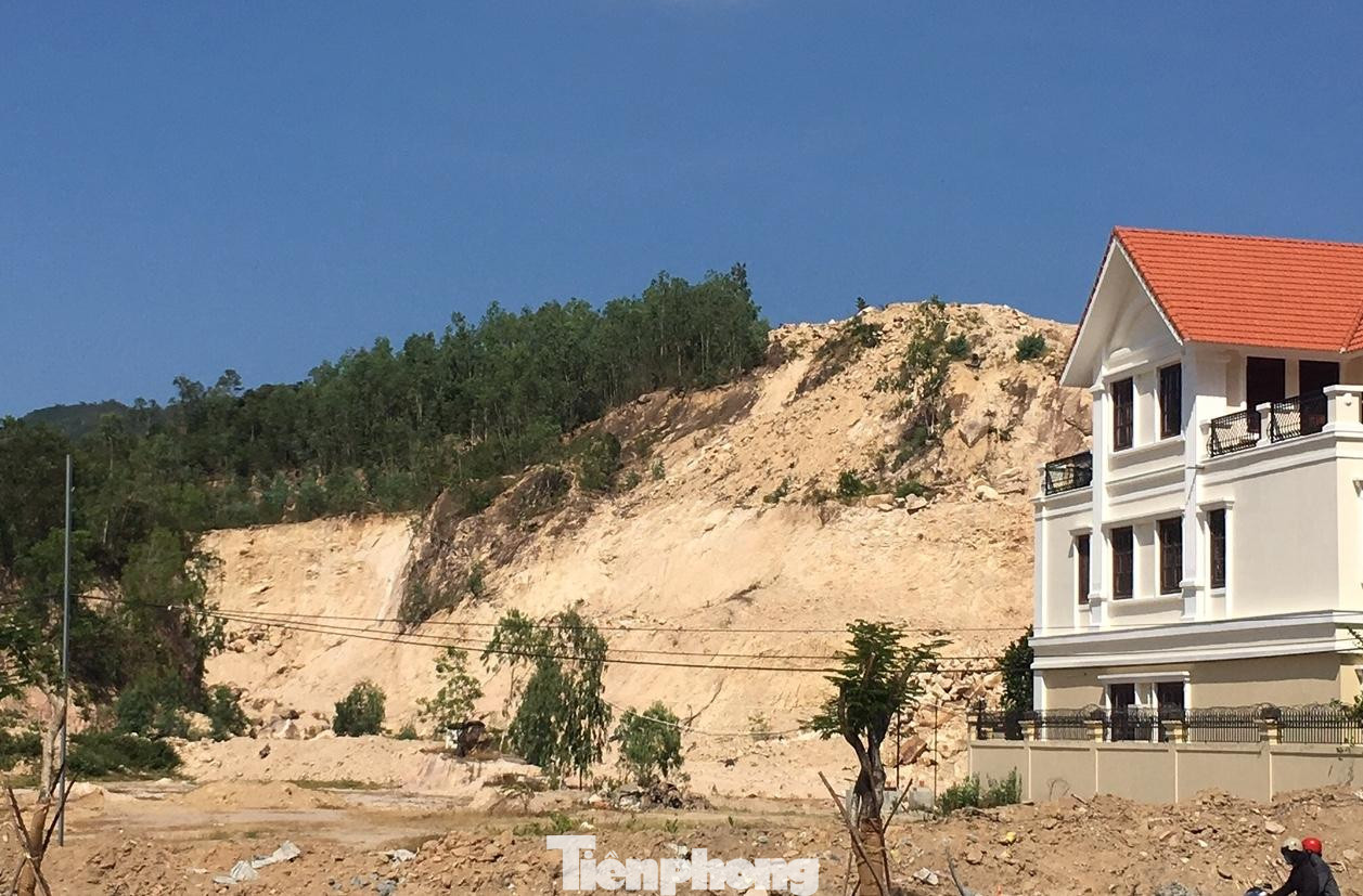 Mặt bằng dự án nhà ở Phước Đồng chưa được giải phóng xong. Ảnh L.H