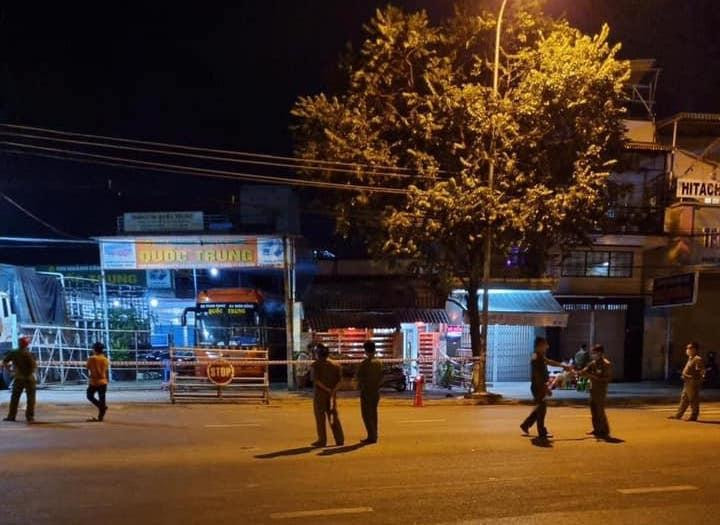 Lực lượng chức năng TP. Phan Rang - Tháp Chàm phong toả nhà xe Quốc Trung Lực lượng chức năng TP. Phan Rang - Tháp Chàm phong toả nhà xe Quốc Trung