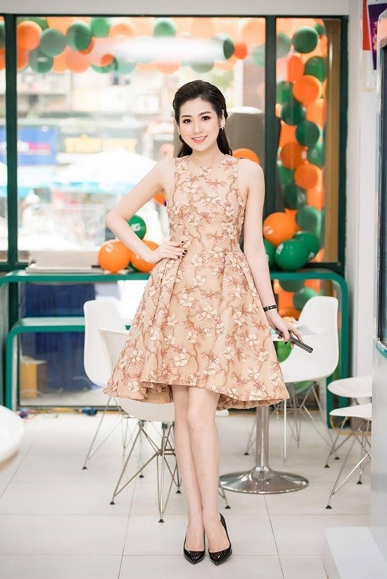 Nhan sắc mặn mà thu hút của hai nàng Á hậu làm MC VTV ảnh 8