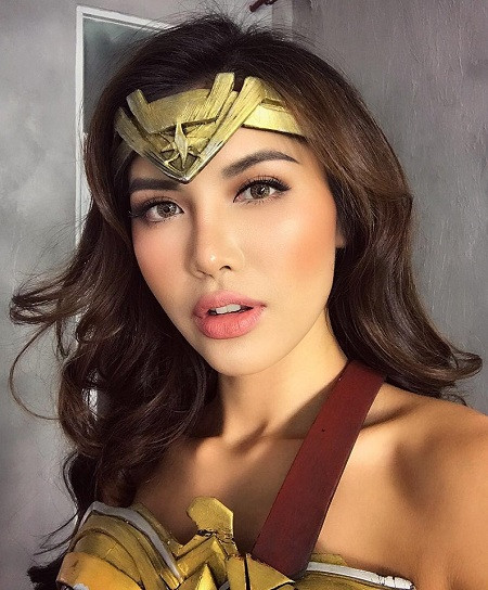 Trên Facebook cá nhân, người mẫu Minh Tú cũng cho biết sẽ hóa thân Wonder Woman dịp Halloween. Trang phục Wonder Woman được 'săn' nhiều nhất mùa Halloween ảnh 1