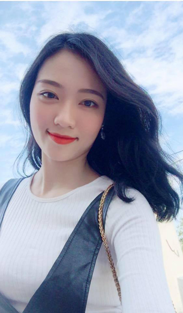 Nữ sinh Quảng Bình học giỏi, xinh đẹp khiến bao chàng trai ngẩn ngơ ảnh 1