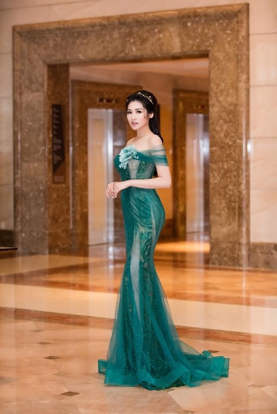 Nhan sắc mặn mà thu hút của hai nàng Á hậu làm MC VTV ảnh 10