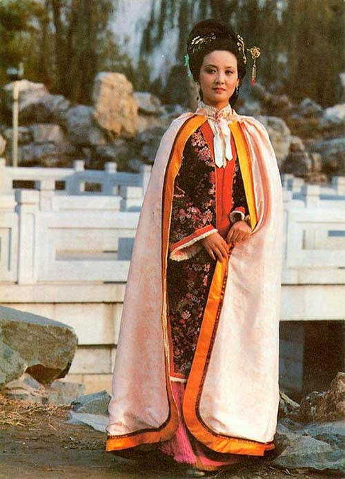 Góc khuất giờ mới kể về bà xã xinh đẹp của 'Tể tướng Lưu gù' ảnh 5