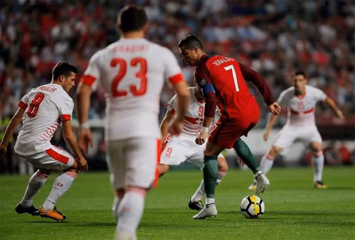 Chile ngồi nhà xem World Cup, HLV Pizzi tính từ chức ảnh 4