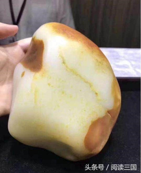 Viên ngọc gây tranh cãi vì xấu xí nhưng lại có giá 33 tỷ đồng ảnh 3