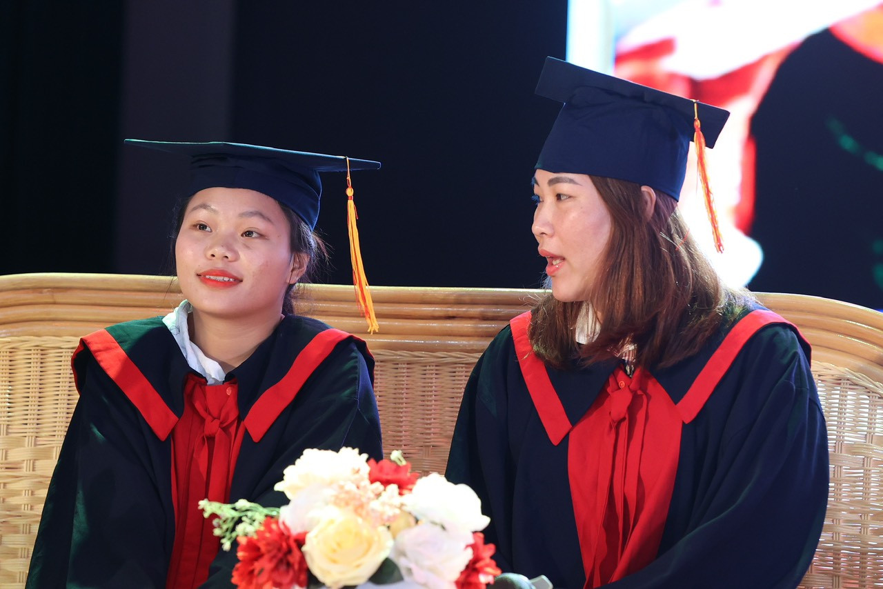 Em Hậu giao lưu trong Chương trình Nâng bước thủ khoa 2023 diễn ra trực tuyến tại 2 điểm cầu Hà Nội - TPHCM ngày 9/1.