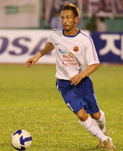 Nakata là cầu thủ chơi hay nhất bên phía đội bóng của Park Ji Sung. Ảnh: Dân Trí