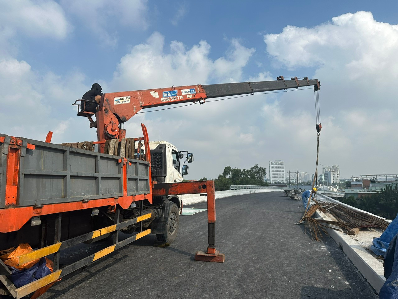 Dự án xây dựng cầu Rạch Đỉa mới nằm trên trục đường Lê Văn Lương, kết nối quận 7 và huyện Nhà Bè, TPHCM.