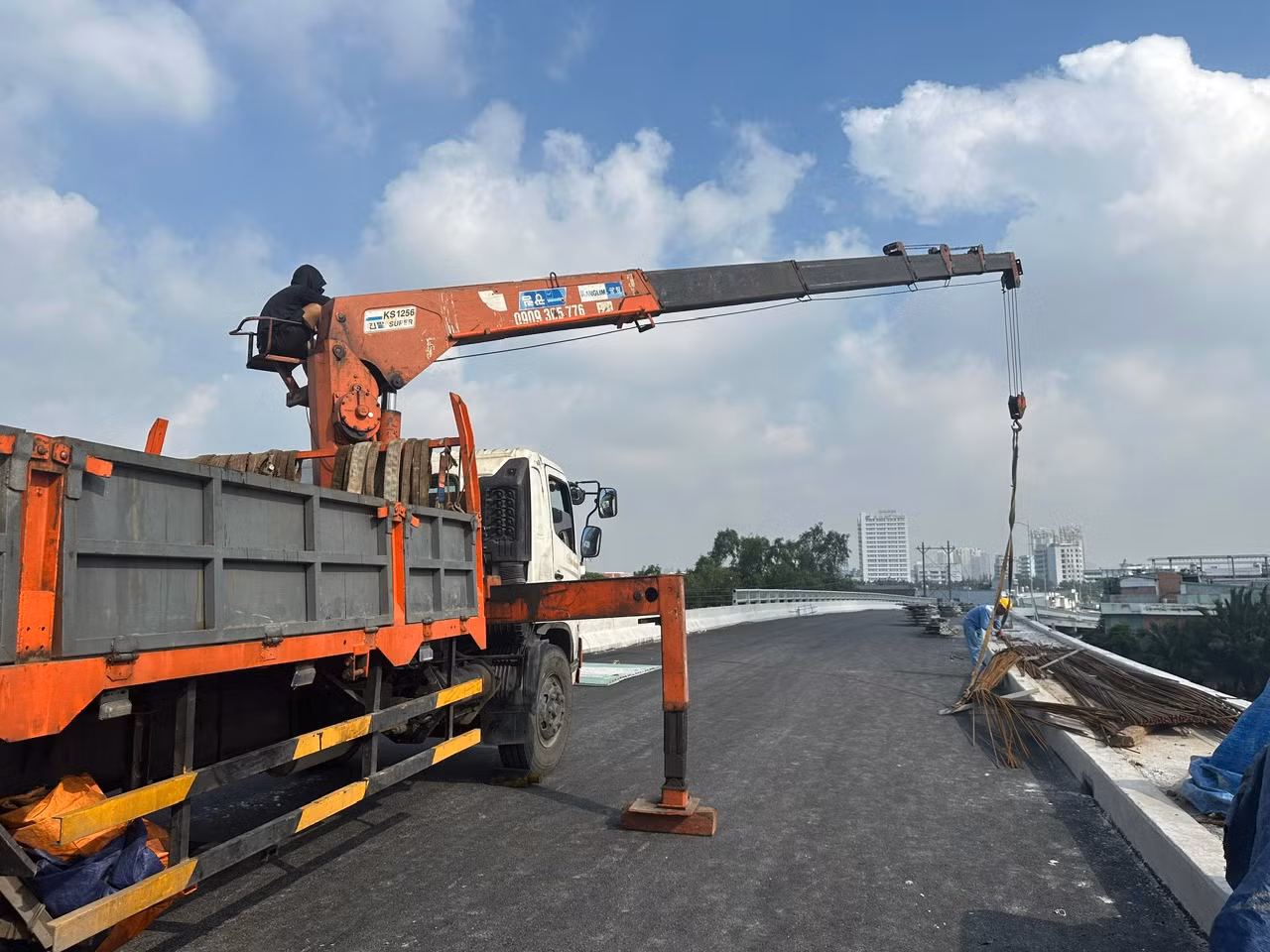 Dự án xây dựng cầu Rạch Đỉa mới nằm trên trục đường Lê Văn Lương, kết nối quận 7 và huyện Nhà Bè, TPHCM. Dự án xây dựng cầu Rạch Đỉa mới nằm trên trục đường Lê Văn Lương, kết nối quận 7 và huyện Nhà Bè, TPHCM.