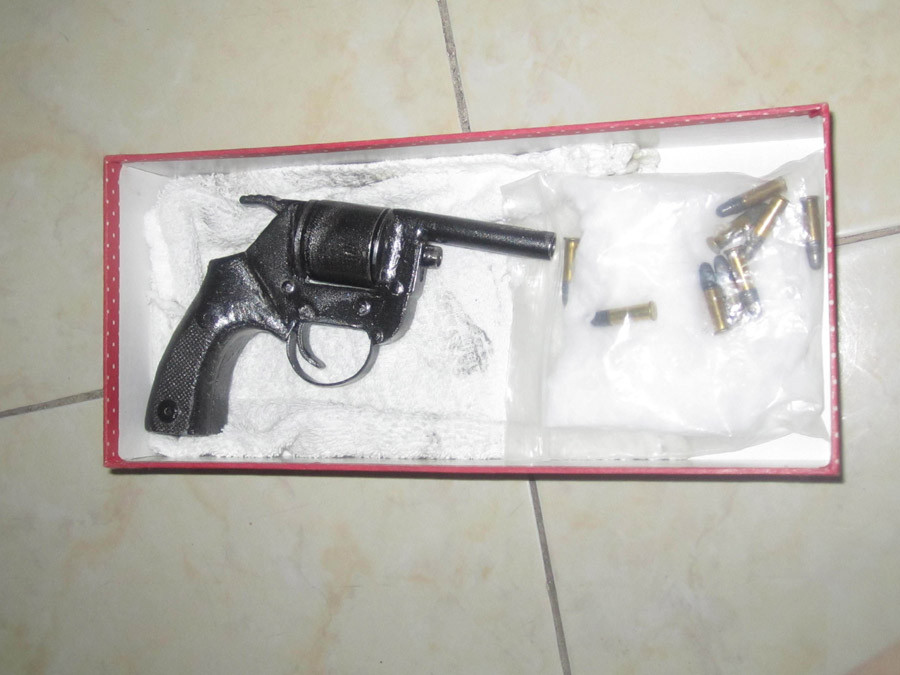 Phát hiện súng đạn khi khám xét nhà đối tượng Huỳnh Bảo Anh. Phát hiện súng đạn khi khám xét nhà đối tượng Huỳnh Bảo Anh