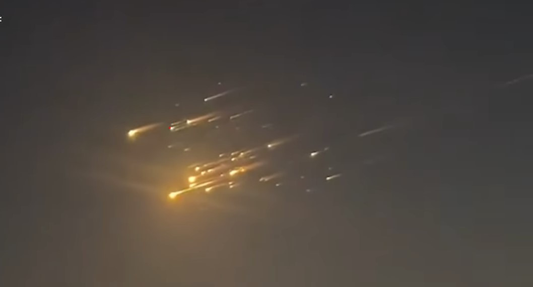 Các mảnh vỡ được nhìn thấy trên bầu trời Florida sau vụ phóng thất bại Các mảnh vỡ được nhìn thấy trên bầu trời Florida sau vụ phóng thất bại