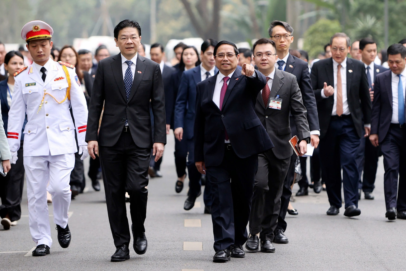 Hai Thủ tướng và các quan chức cấp cao hai nước tiến vào phòng hội đàm. (Ảnh: Nhật Minh) Hai Thủ tướng và các quan chức cấp cao hai nước tiến vào phòng hội đàm. (Ảnh: Nhật Minh)