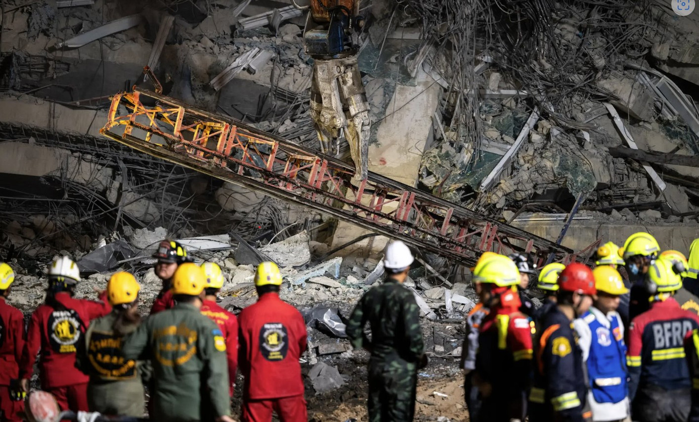 Công tác cứu hộ tại hiện trường vụ sập tòa nhà 30 tầng đang xây dựng dở ở Bangkok. (Ảnh: Getty) Công tác cứu hộ tại hiện trường vụ sập tòa nhà 30 tầng đang xây dựng dở ở Bangkok. (Ảnh: Getty)