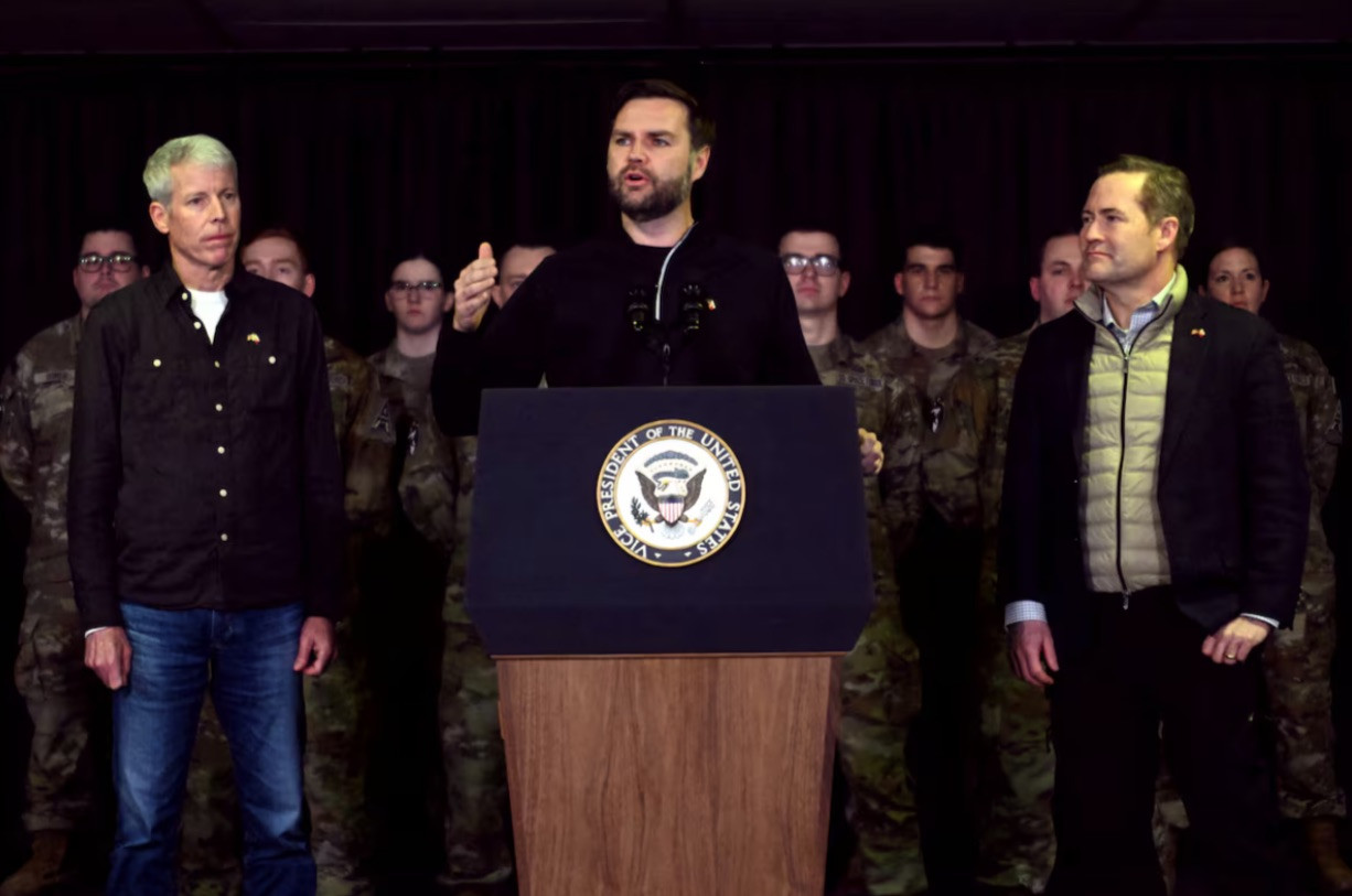 Phó Tổng thống Mỹ JD Vance phát biểu tại căn cứ quân sự Mỹ tại Pituffik, Greenland, ngày 28/3. (Ảnh: Reuters) Phó Tổng thống Mỹ JD Vance phát biểu tại căn cứ quân sự Mỹ tại Pituffik, Greenland, ngày 28/3. (Ảnh: Reuters)