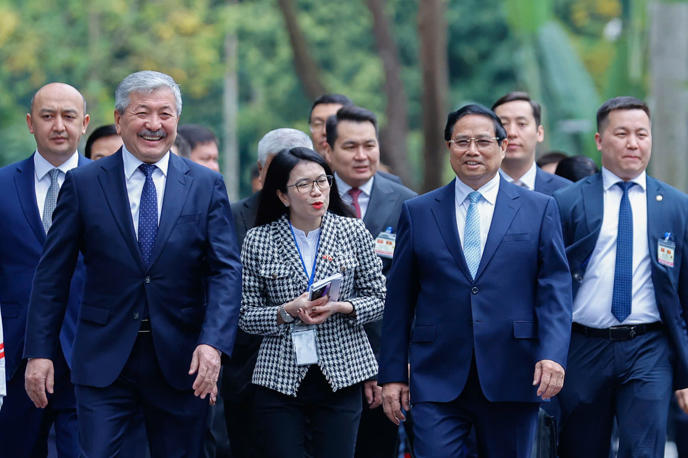 Hai Thủ tướng tiến vào phòng hội đàm. (Ảnh: Đoàn Bắc) Hai Thủ tướng tiến vào phòng hội đàm. (Ảnh: Đoàn Bắc)