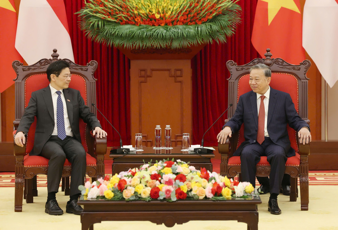 Tổng Bí thư Tô Lâm và Thủ tướng Singapore Lawrence Wong tại cuộc tiếp. Ảnh: Nhật Minh.