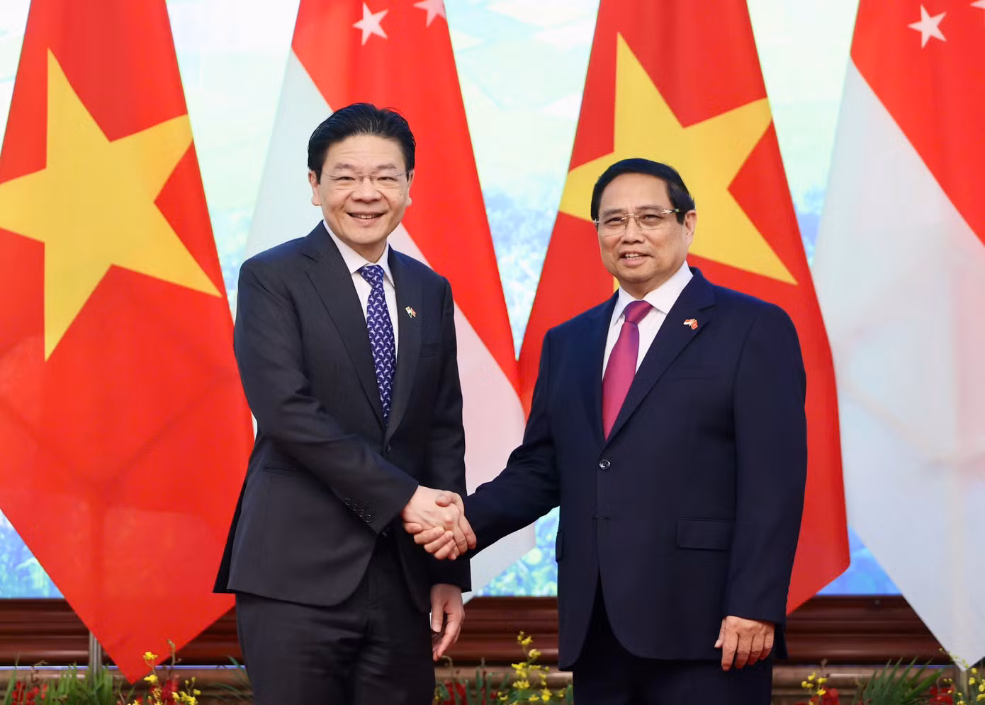 Thủ tướng Phạm Minh Chính và Thủ tướng Singapore Lawrence Wong chụp ảnh chung tại cuộc hội đàm. Ảnh: Nhật Minh.