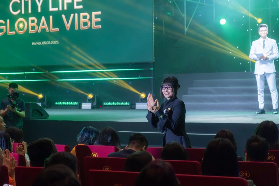 Bà Lê Thị Hằng - Tổng Giám đốc Công ty Cổ phần BĐS INDOCHINE tại sự kiện kick-off The Cosmopolitan Bà Lê Thị Hằng - Tổng Giám đốc Công ty Cổ phần BĐS INDOCHINE tại sự kiện kick-off The Cosmopolitan