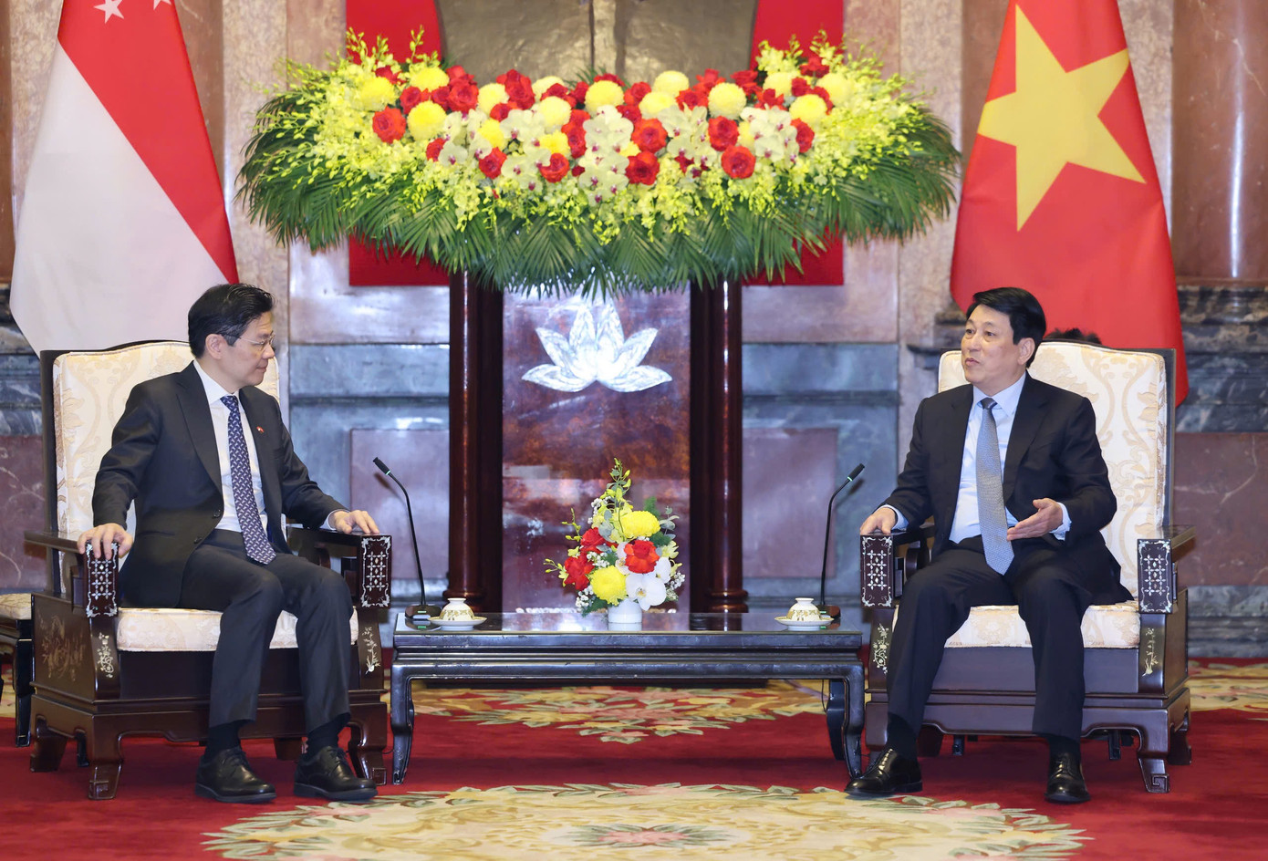 Chủ tịch nước Lương Cường và Thủ tướng Singapore Lawrence Wong tại cuộc tiếp. (Ảnh: Nhật Minh)
