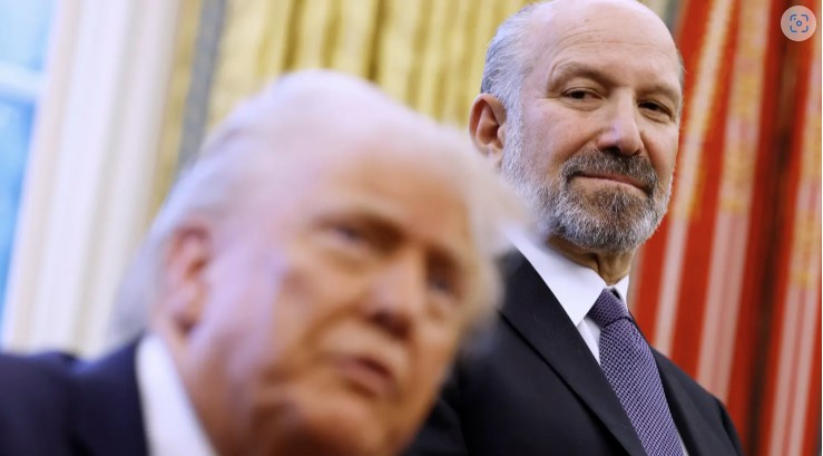 Bộ trưởng Thương mại Mỹ Howard Lutnick đứng cạnh Tổng thống Trump. (Ảnh: Getty) Bộ trưởng Thương mại Mỹ Howard Lutnick đứng cạnh Tổng thống Trump. (Ảnh: Getty)