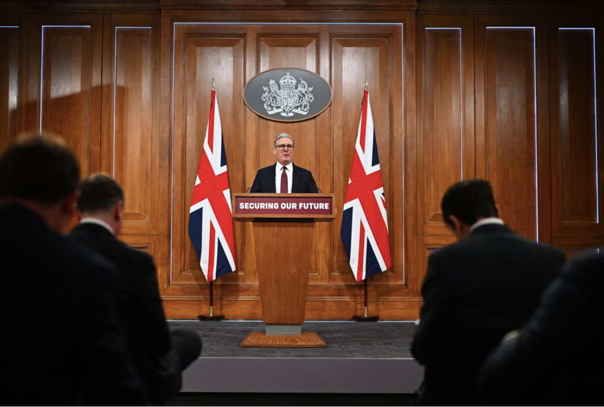 Thủ tướng Anh Keir Starmer trong cuộc họp báo ngày 15/3. (Ảnh: Getty)