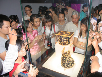 Bảo vật hoàng cung trong một lần trưng bày tại Bảo tàng Lịch sử Việt Nam. Ảnh: Trần Thanh. Bảo vật hoàng cung trong một lần trưng bày tại Bảo tàng Lịch sử Việt Nam. Ảnh: Trần Thanh