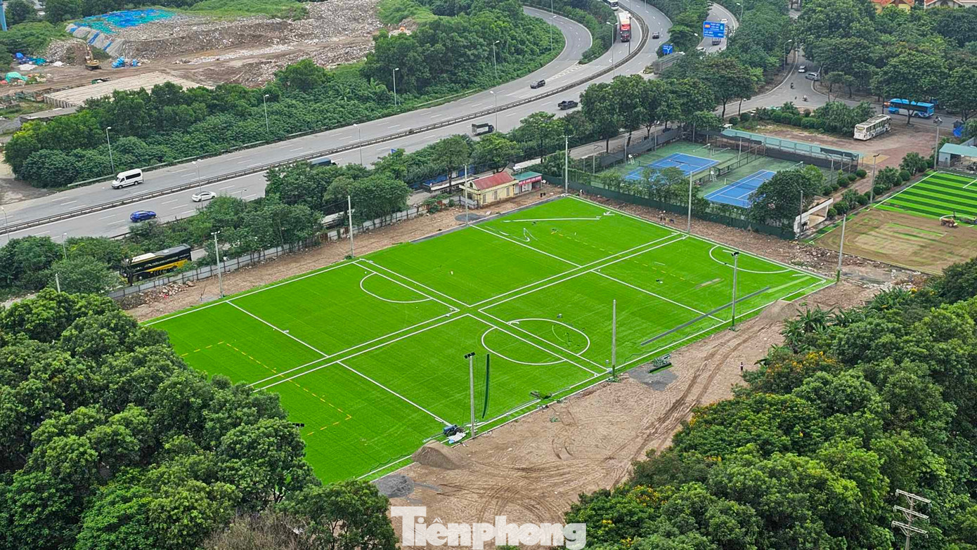 Theo ghi nhận, tại khu đất này đã hình thành 4 sân bóng đá mini 7 người, chuẩn bị đưa vào kinh doanh.