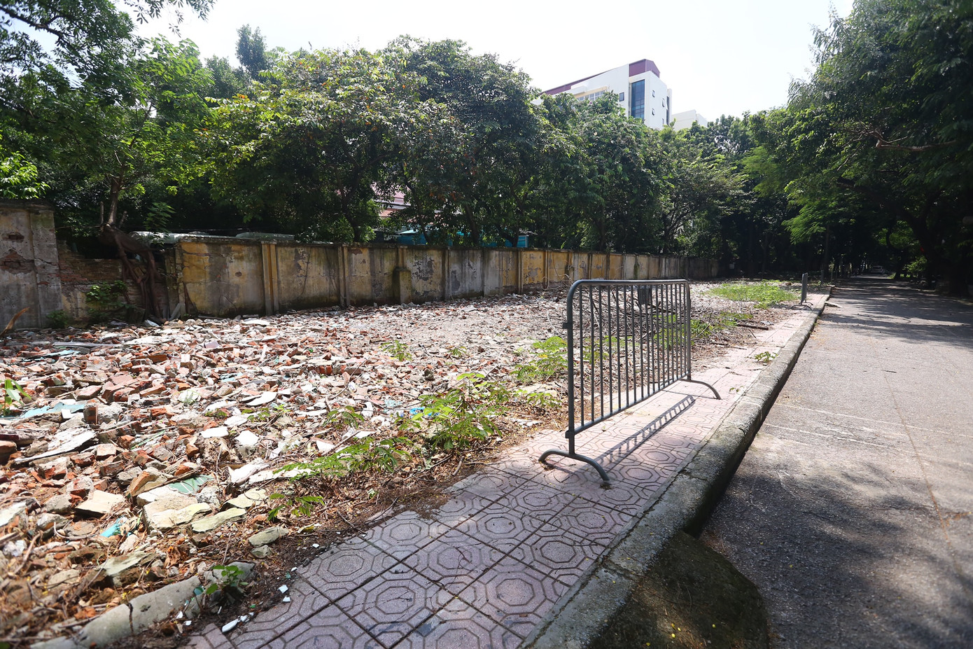 Một công trình sai phạm được tháo dỡ hoàn toàn, trả lại đất cho công viên.