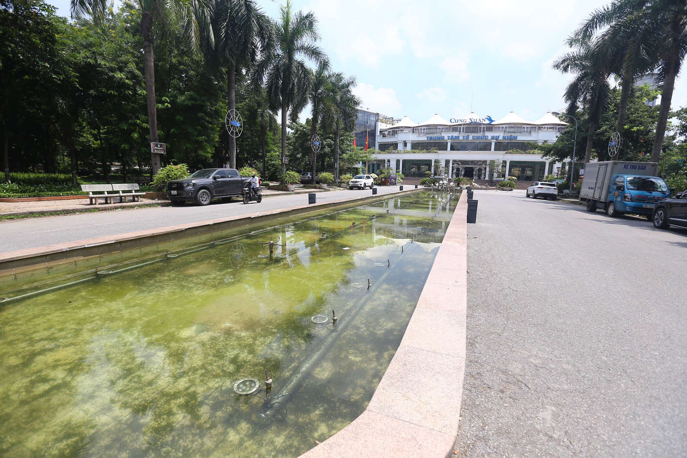 Sau hơn 3 tháng xử lý sai phạm, lực lượng chức năng đã xử lý 7/14 công trình vi phạm. Theo chỉ đạo của UBND thành phố Hà Nội, đến tháng 9/2023, các công trình sai phạm trong công viên Tuổi trẻ phải được xử lý dứt điểm.