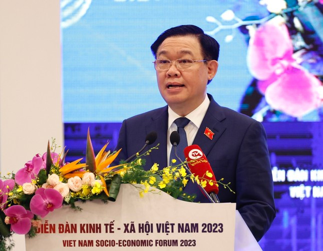 Chủ tịch Quốc hội Vương Đình Huệ phát biểu tại diễn đàn.