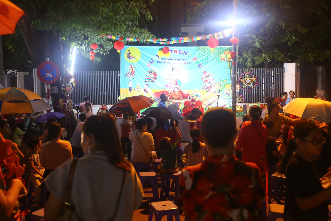 Đây là nơi tổ chức trung thu cho các cháu tổ 13 phường Ô Chợ Dừa (quận Đống Đa, Hà Nội). Đây là nơi tổ chức trung thu cho các cháu tổ 13 phường Ô Chợ Dừa (quận Đống Đa, Hà Nội).