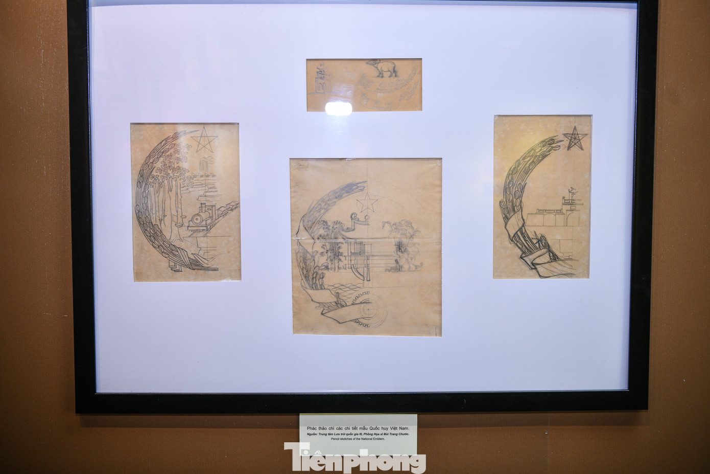 Một số chi tiết phác thảo đầu tiên về Quốc huy Việt Nam.