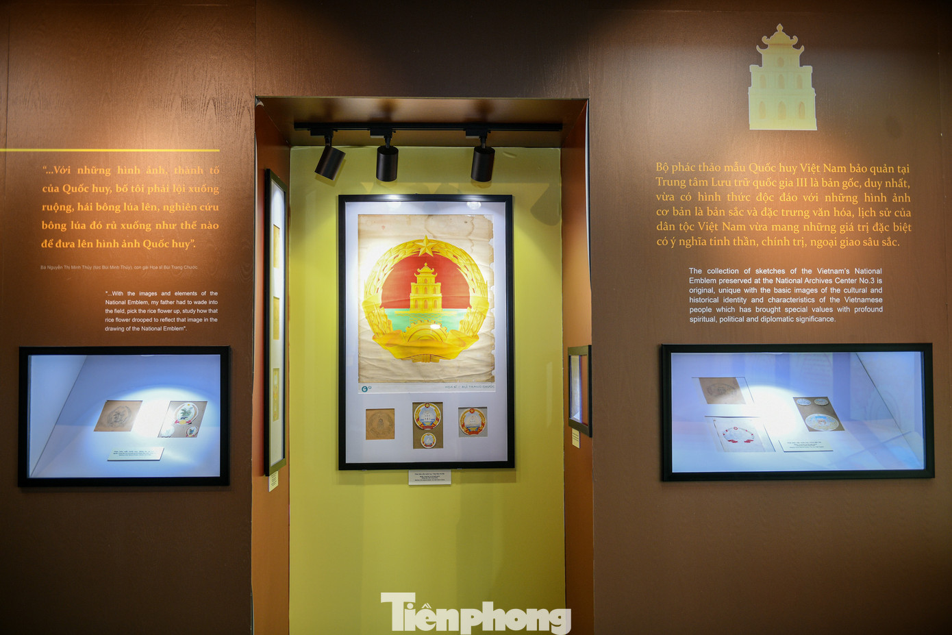 Cục Văn thư và Lưu trữ Nhà nước trưng bày Phác thảo mẫu Quốc huy Việt Nam - Họa sĩ Bùi Trang Chước. Sự kiện giới thiệu gần 200 tài liệu lưu trữ về sự ra đời của Quốc huy Việt Nam và bản gốc phác thảo mẫu vẽ.