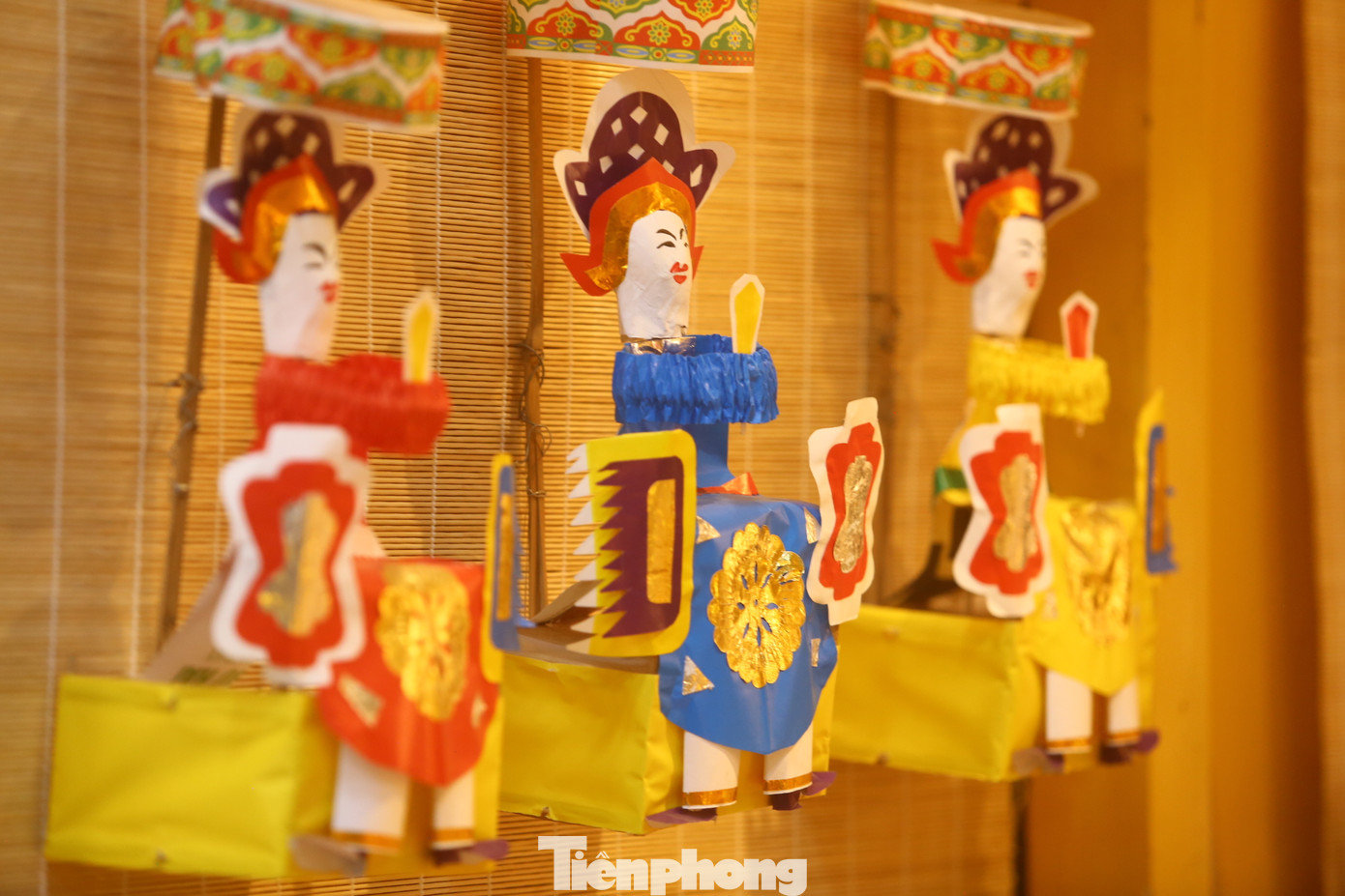 Ông tiến sĩ giấy, món đồ chơi khó có thể tìm tại các nơi bán đồ chơi trung thu hiện nay.