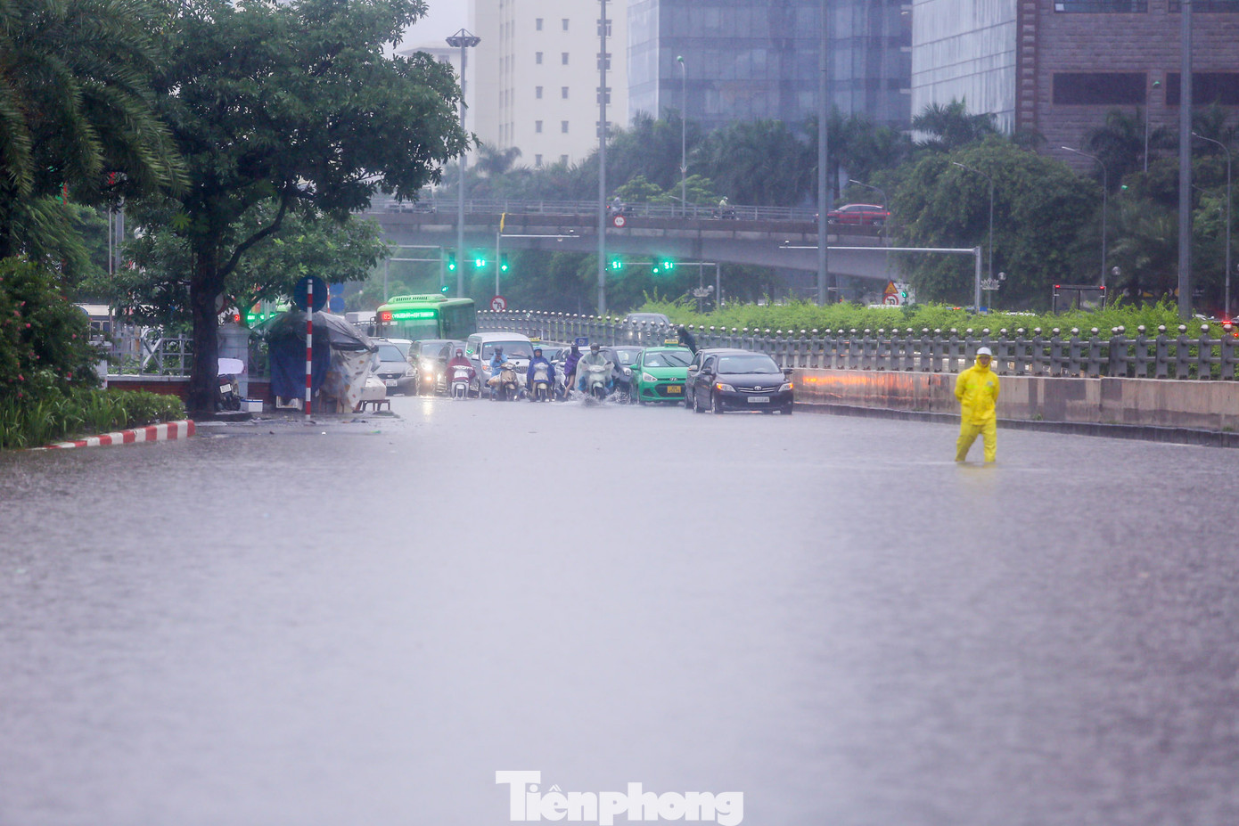 Giao thông tê liệt, các phương tiện không thể di chuyển.