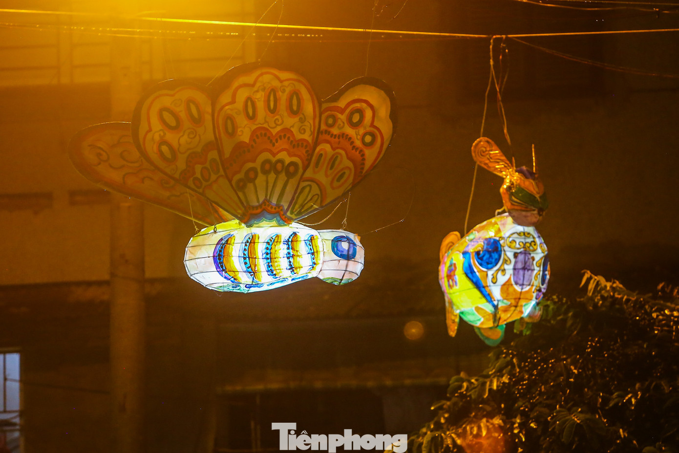 Những chiếc đèn gợi nhớ đến ký ức trung thu xưa.