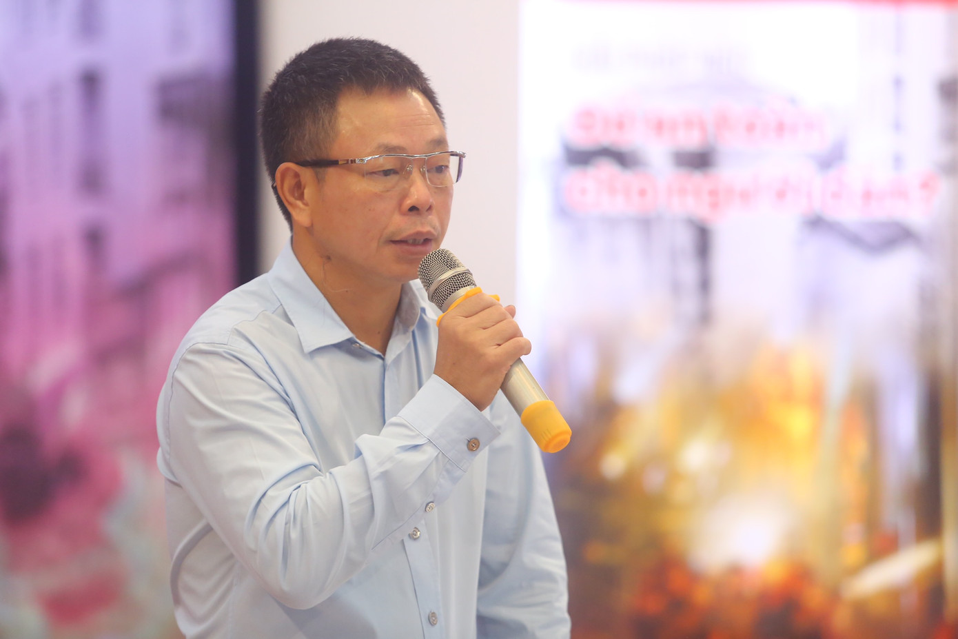 Nhà báo Phùng Công Sưởng - Phó Tổng Biên tập Báo Tiền Phong.