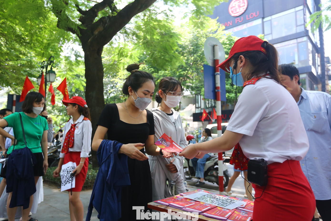 Vé phát ngày hôm nay (1/9) sẽ được dùng trải nghiệm xe buýt hai tầng vào ngày hôm sau (2/9).