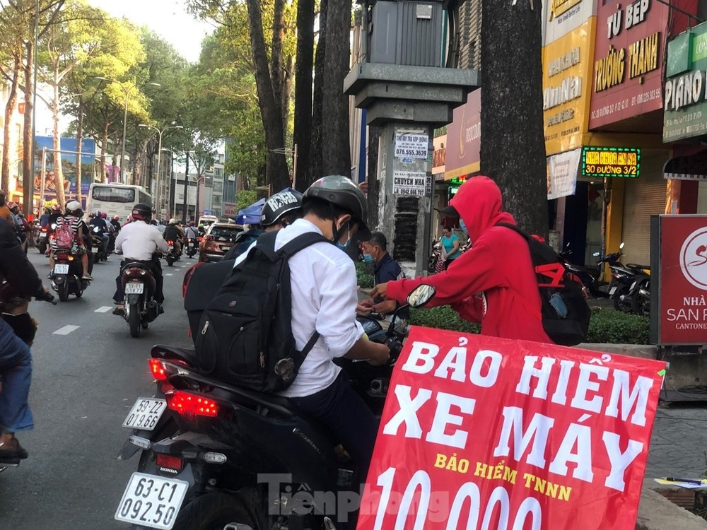 Cử tri TPHCM kiến nghị bỏ xử phạt với xe máy không mua bảo hiểm trách nhiệm dân sự. Ảnh minh họa.