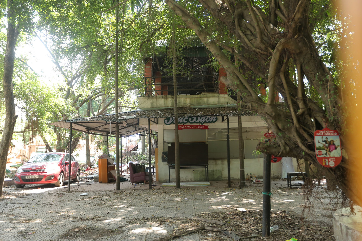 Nhiều hạng mục công trình sai phạm bên trong Công viên Tuổi trẻ đã được tháo dỡ sau hơn 3 tháng xử lý. Cụ thể, sân bóng đá, sân tennis ngoài trời đã bị tháo dỡ hoàn toàn do sai quy hoạch; 3 bãi đỗ xe đã bị giải tỏa, quây hàng rào thép, đồng thời thực hiện các biện pháp chống tái vi phạm. Ngoài ra, lực lượng chức năng cũng phá dỡ xong nhà dịch vụ sân bóng đá, nhà nổi giữa hồ, khu văn phòng Trung tâm hợp tác quốc tế và hạng mục phần mái sân tennis ngoài trời…