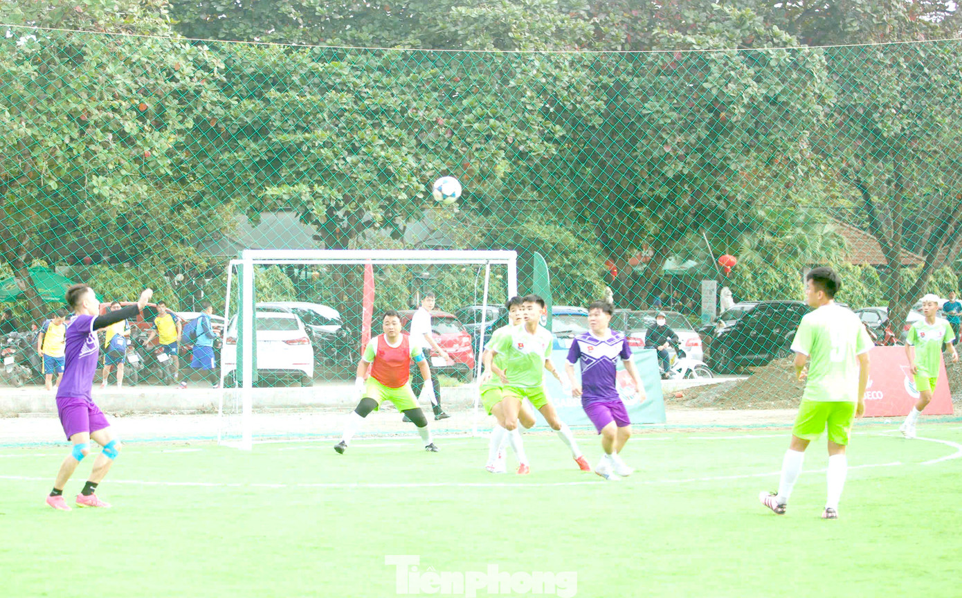 Các cầu thủ cống hiến những pha bóng hay, những trận đấu hấp dẫn.