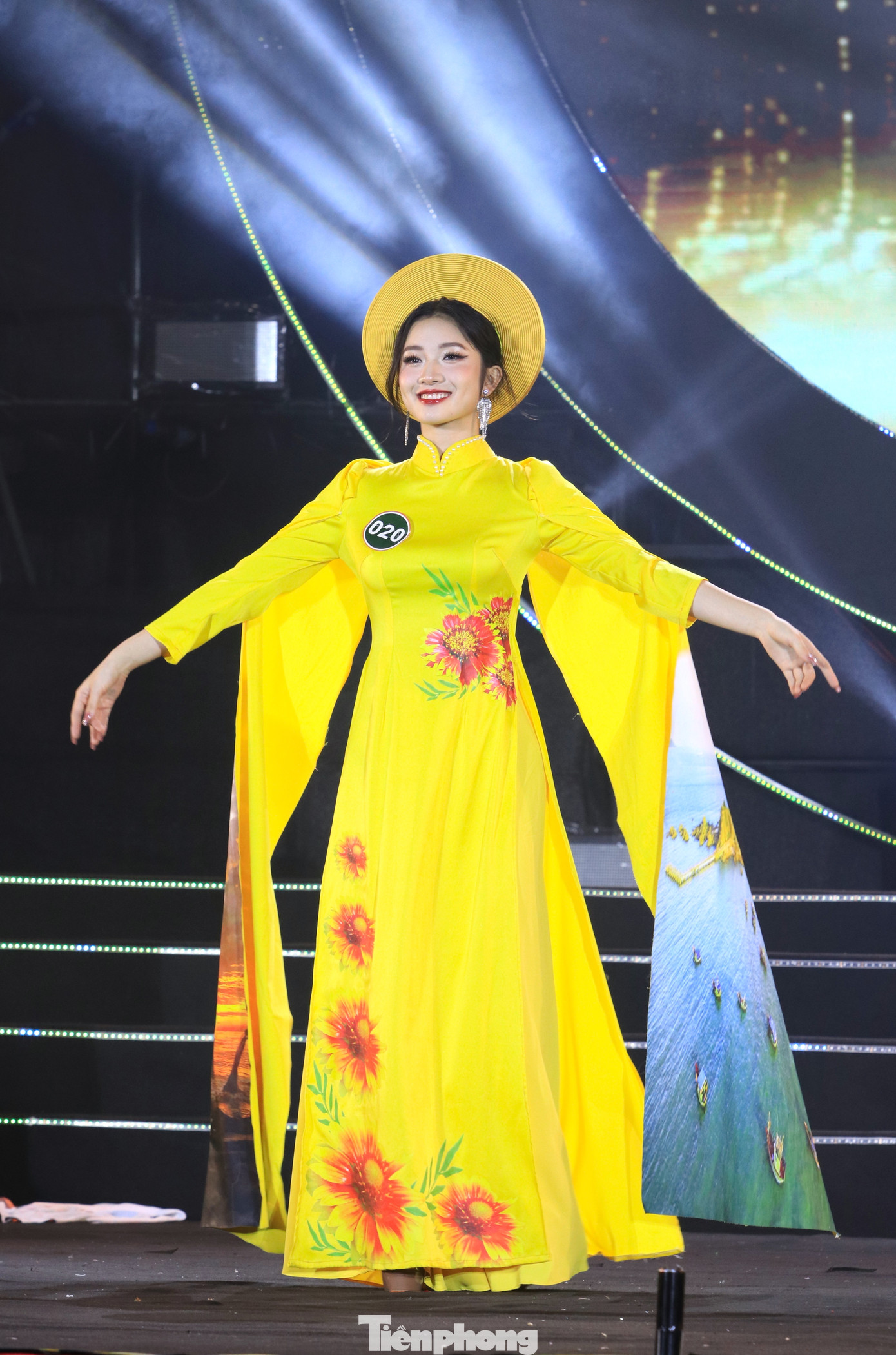 Ở đêm thi chung kết này, các thí sinh sẽ trình diễn áo truyền thống có họa tiết hoa cúc biển - Loài hoa đặc trưng, biểu tượng của du lịch Cửa Lò và phần thi trình diễn dạ hội để lựa chọn ra top 5 thí sinh tham gia phần thi trả lời ứng xử.