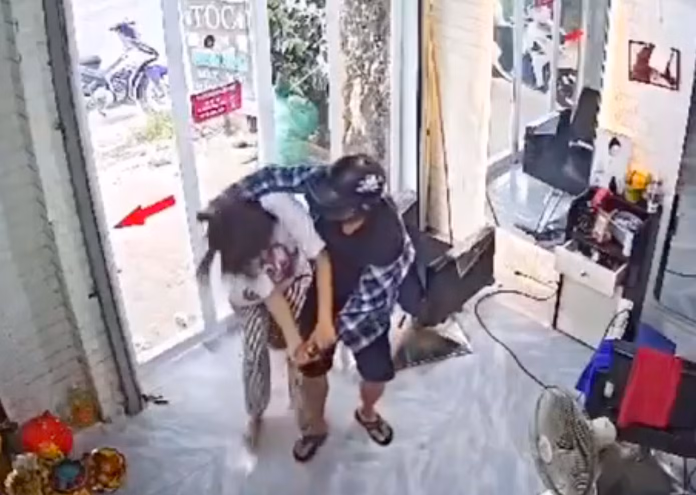 Vụ việc khiến chị Y. bị rung lắc não phải đến bệnh viện để thăm khám, điều trị.