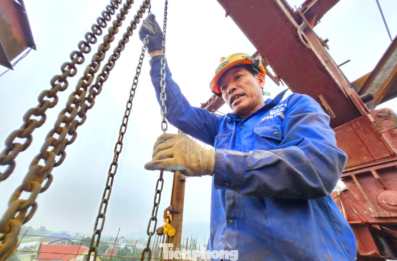 Cầu Hưng Đức dự kiến sẽ hoàn thành vào tháng 5/2024 nên các công nhân đang tăng cường làm việc cả ngày và đêm. Cầu Hưng Đức dự kiến sẽ hoàn thành vào tháng 5/2024 nên các công nhân đang tăng cường làm việc cả ngày và đêm.