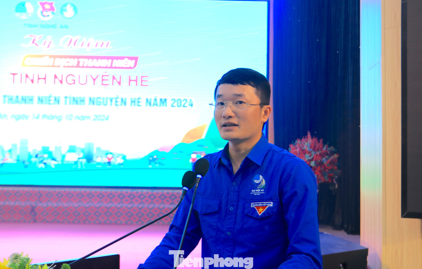 Anh Trần Linh - Phó Bí thư Tỉnh Đoàn Nghệ An phát biểu khai mạc chương trình. Anh Trần Linh - Phó Bí thư Tỉnh Đoàn Nghệ An phát biểu khai mạc chương trình.