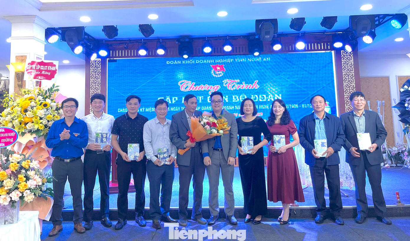 Tối 25/11 đã diễn ra lễ tổng kết giải và cắt bánh kỷ niệm 27 năm ngày thành lập Đoàn khối Doanh nghiệp.