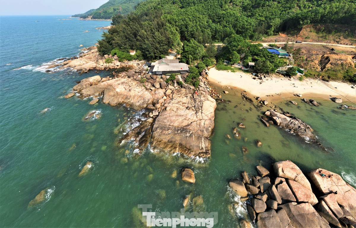 Nhiều bãi biển hoang sơ ở Hà Tĩnh cũng đón nhiều đoàn khách du lịch về nghỉ dưỡng những ngày qua.