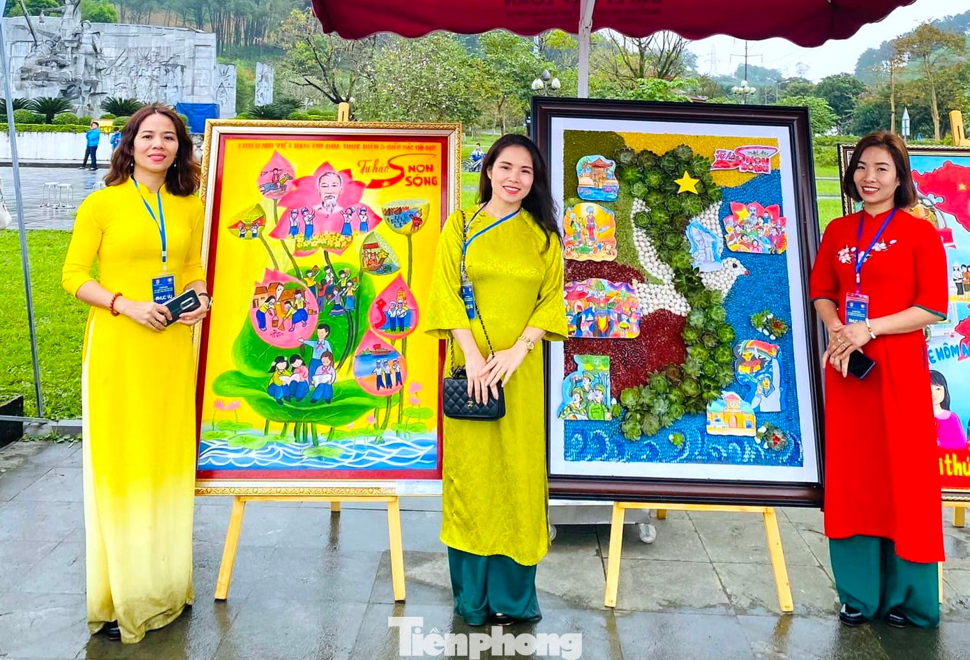 Thực hiện cuộc vận động này, các cấp bộ Đoàn toàn tỉnh Nghệ An đã có nhiều hoạt động, nhiều hình thức triển khai đa dạng và phong phú. Trong đó nổi bật là những bức họa sống động về bản đồ Việt Nam và bộ 15 bức tranh vẽ về những mốc lịch sử quan trọng, tái hiện chặng đường lịch sử của dân tộc Việt Nam. Được biết, những bức tranh này do nhóm ba cô giáo thực hiện gồm: cô Lê Trà Giang - Giáo viên Mỹ thuật trường THCS Hưng Bình; cô Đinh Thị Nhàn - Giáo viên Mỹ thuật Trường PTTHSP Đại học Vinh và cô Nguyễn Thị Vân - Giáo viên Mỹ thuật trường Tiểu học Nghi Đức. Thực hiện cuộc vận động này, các cấp bộ Đoàn toàn tỉnh Nghệ An đã có nhiều hoạt động, nhiều hình thức triển khai đa dạng và phong phú. Trong đó nổi bật là những bức họa sống động về bản đồ Việt Nam và bộ 15 bức tranh vẽ về những mốc lịch sử quan trọng, tái hiện chặng đường lịch sử của dân tộc Việt Nam. Được biết, những bức tranh này do nhóm ba cô giáo thực hiện gồm: cô Lê Trà Giang - Giáo viên Mỹ thuật trường THCS Hưng Bình; cô Đinh Thị Nhàn - Giáo viên Mỹ thuật Trường PTTHSP Đại học Vinh và cô Nguyễn Thị Vân - Giáo viên Mỹ thuật trường Tiểu học Nghi Đức.